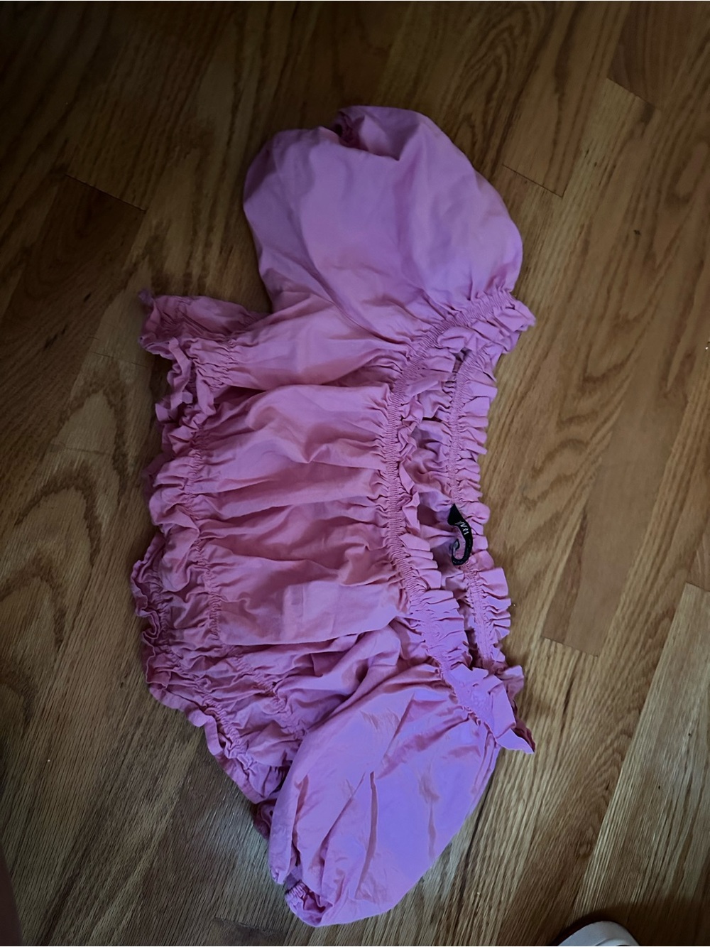 Pink Ruffled Off-Shoulder Crop Top - Picture 3 of 4
